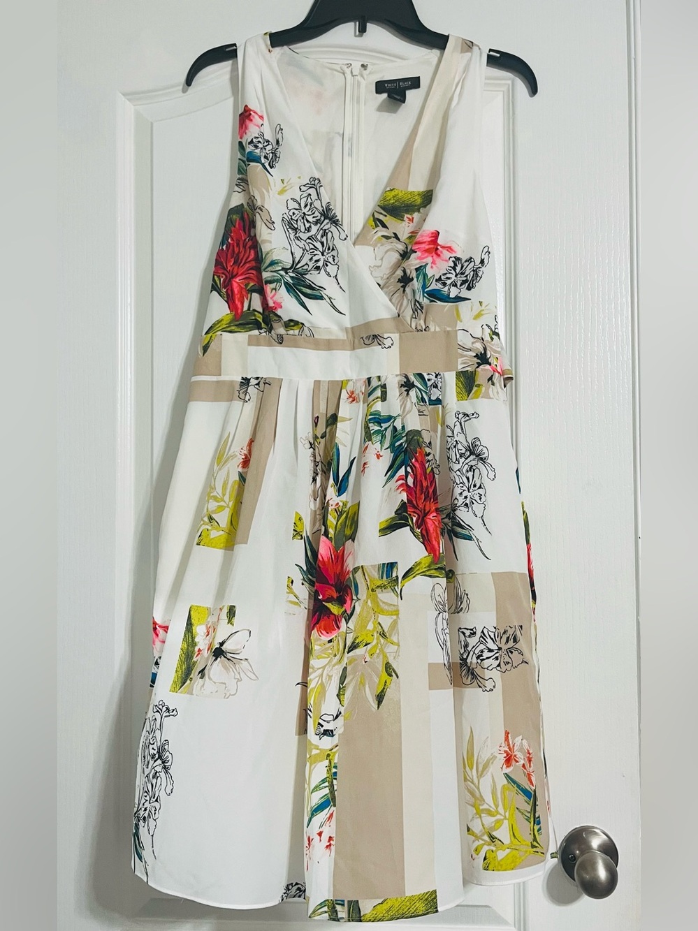 NWOT White House Black Market White Floral Fit-and-Flare Dress Sise 10